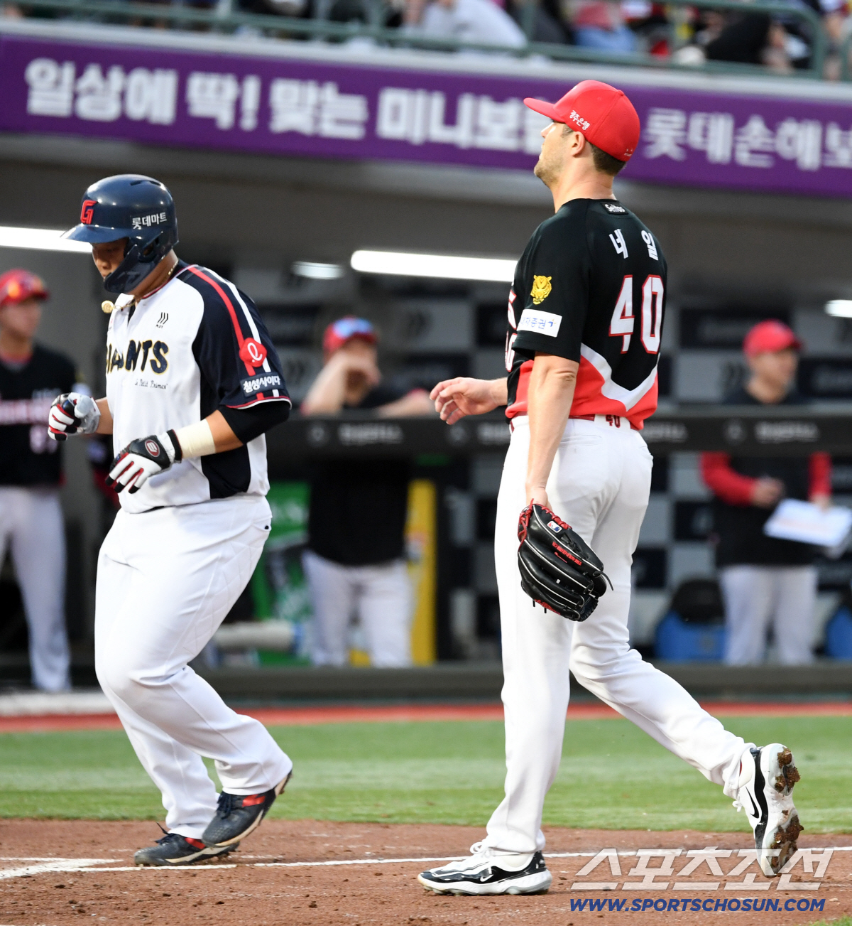 8일 부산 사직구장에서 열린 롯데와 KIA의 경기. 3회말 2사 1,3루 KIA 네일이 폭투로 실점하고 있다. 부산=박재만 기자 pjm@sportschosun.com/2026.07.08/