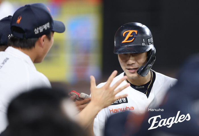 '2-0 리드→47분 중단' 결국에는 웃었다…한화, NC 제압! 전반기 5할로 마쳤다 