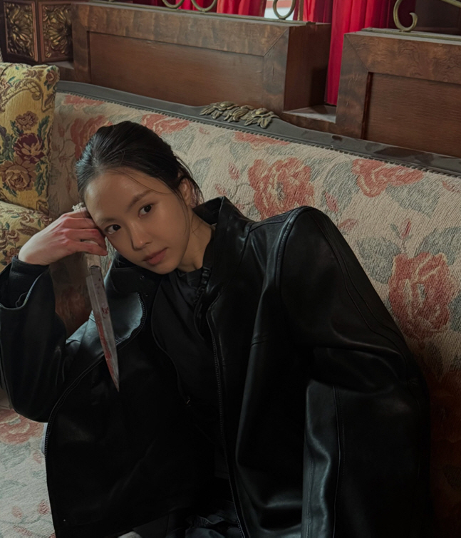 Son Na-eun of "Mr. Kim" Was Once the "YG Princess"... Bruises on Her Face and a Bloodied Knife Send Chills