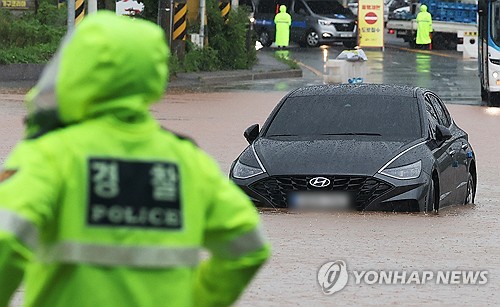 이틀간 집중호우로 실종 1명·시설피해 453건…오전에 비 그칠듯