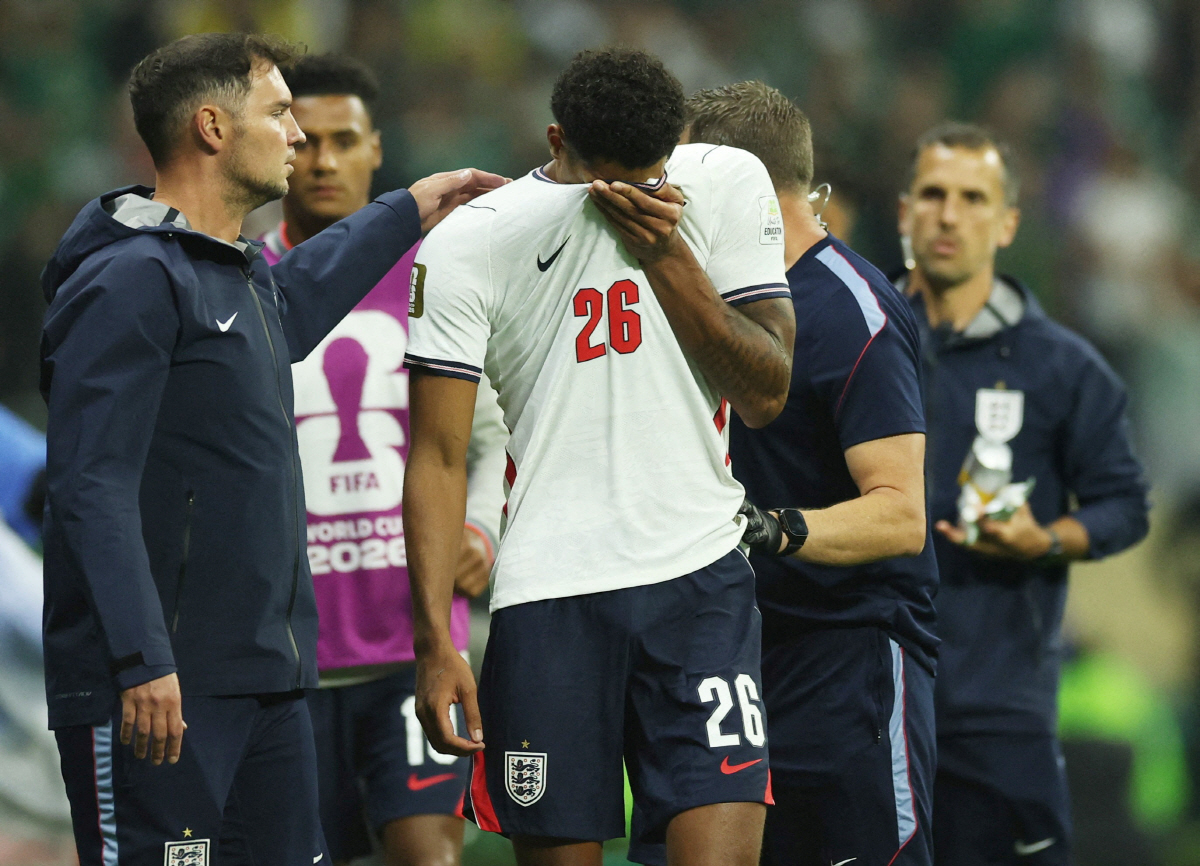 Soccer Football - FIFA World Cup 2026 - Round of 16 - Mexico v England - Estadio Azteca, Mexico City, Mexico - July 5, 2026 England's Jarell Quansah looks dejected after being sent off after a VAR review REUTERS/Paul Childs TPX IMAGES OF THE DAY