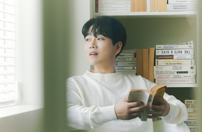 '학폭 의혹' 황영웅, KBS로 방송 복귀…제작사 "OST 예정대로 공개"[공식]
