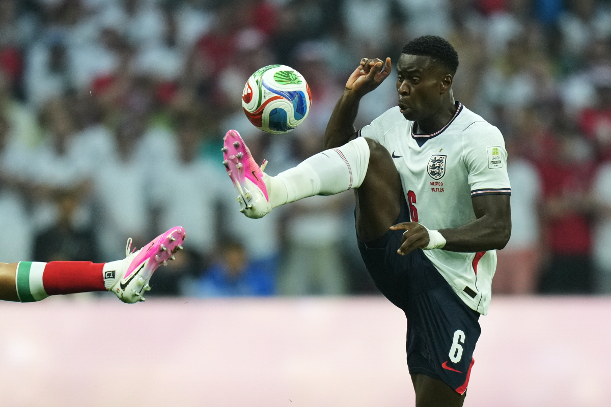 Mexico's Raul Jimenez, left, vies for the ball with England's Marc Guehi during the World Cup round of 16 soccer match between Mexico and England in Mexico City, Sunday, July 5, 2026. (AP Photo/Silvia Izquierdo)