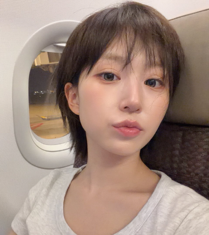 'Looks Like It Was Chewed by Rats' vs. 'Pure Freshness'... Haewon Finally Addresses the Controversy Over Her Short Hair Styling 'I Won't Go on Stage With This Hair'