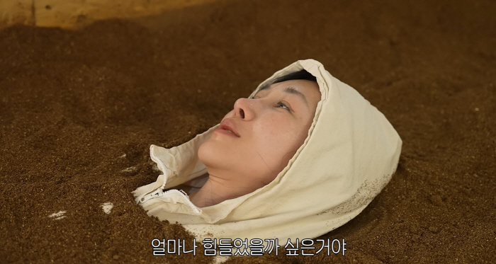 Yoon Hye-jin, grieving her mother’s death, breaks down during enzyme sauna session “She had been lying down for six months. How hard must it have been?”