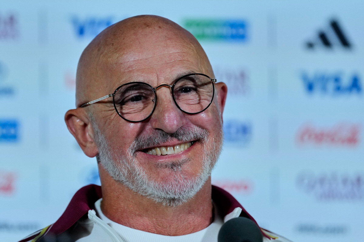 Spain head coach Luis de la Fuente smiles during a press conference ahead of World Cup quarterfinal soccer match against Belgium at Los Angeles stadium in Inglewood, Calif., near Los Angeles, Thursday, July 9, 2026. (AP Photo/Andre Penner)