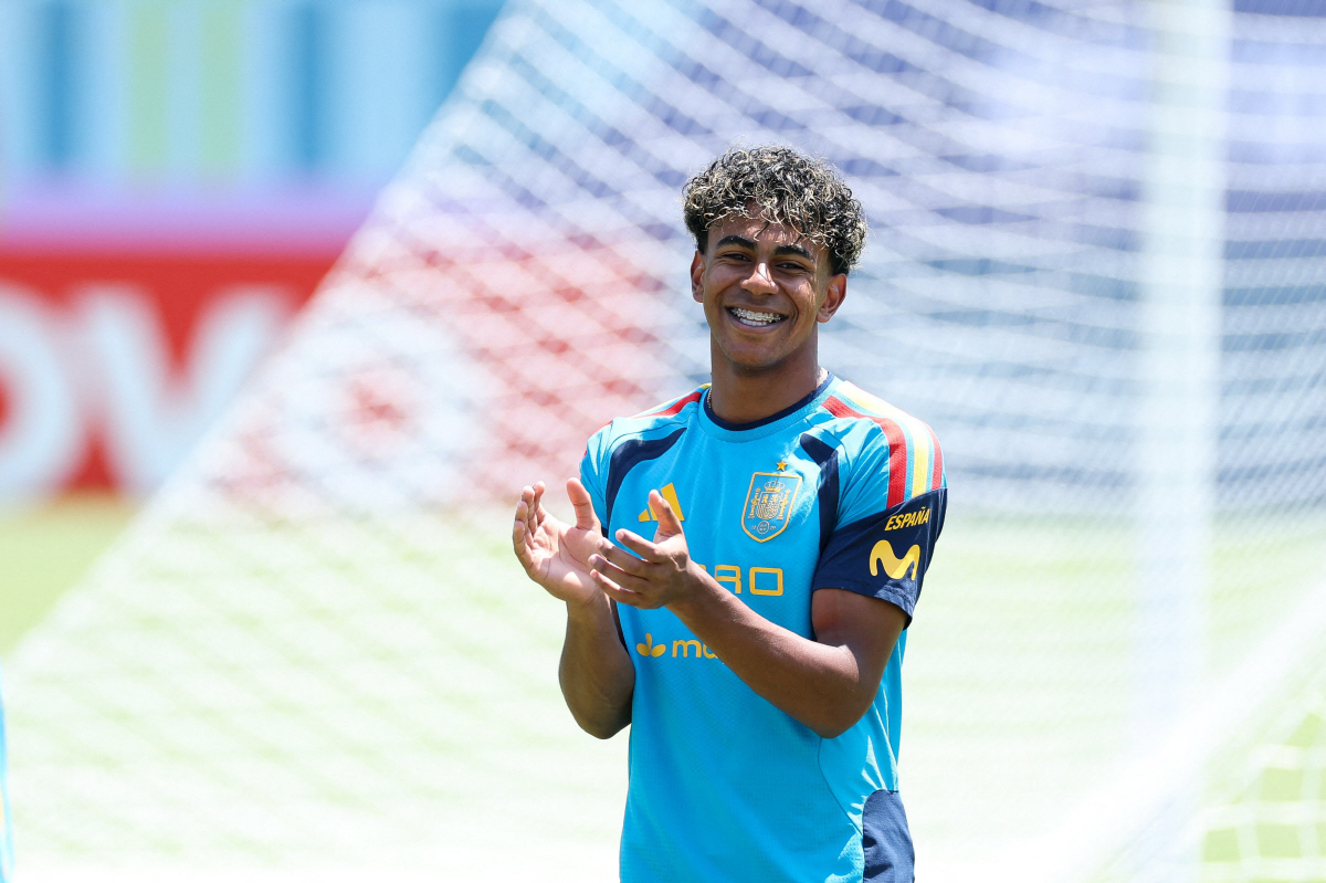 DALLAS, TEXAS - JULY 07: Lamine Yamal #19 of Spain reacts during the training at Cotton Bowl on July 07, 2026 in Dallas, Texas. Florencia Tan Jun/Getty Images/AFP (Photo by Florencia Tan Jun / GETTY IMAGES NORTH AMERICA / Getty Images via AFP)