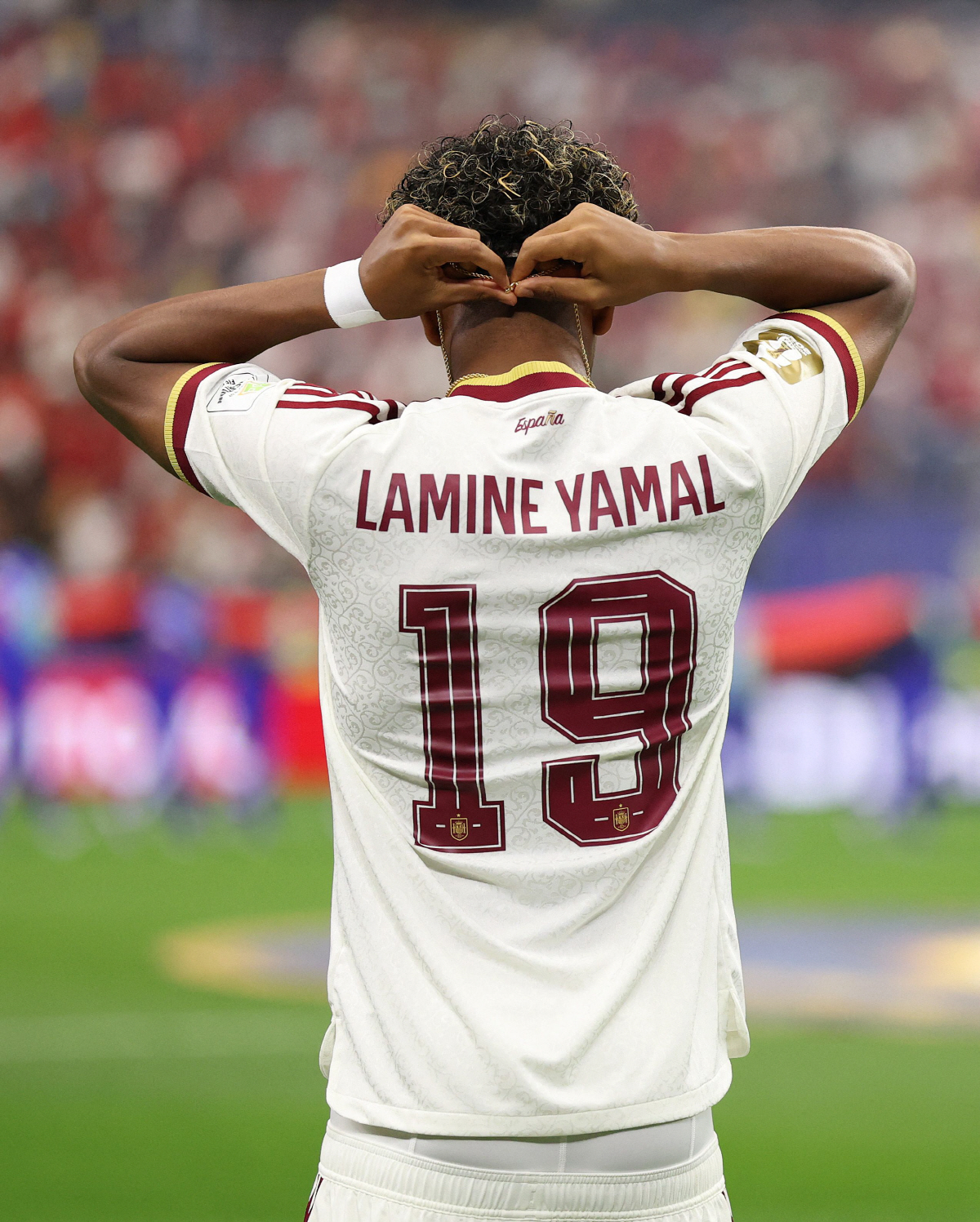 ARLINGTON, TEXAS - JULY 06: Lamine Yamal #19 of Spain looks on before the FIFA World Cup 2026 Round of 16 match between Portugal and Spain at Dallas Stadium on July 06, 2026 in Arlington, Texas. Florencia Tan Jun/Getty Images/AFP (Photo by Florencia Tan Jun / GETTY IMAGES NORTH AMERICA / Getty Images via AFP)