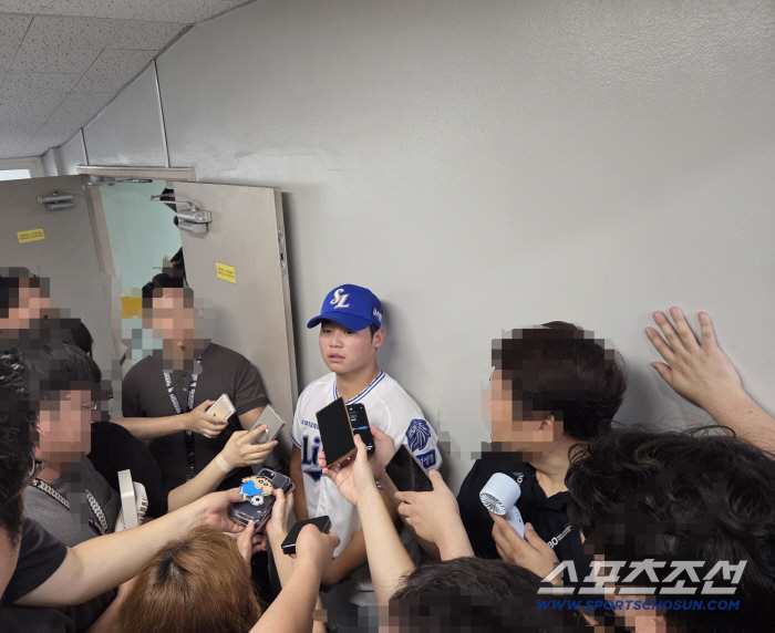 '벼락스타' 삼성 김백산, 거의 기자회견 열었다! → "TV로만 보던 (원)태인이 형, 실물이 훨씬 잘생겨" 