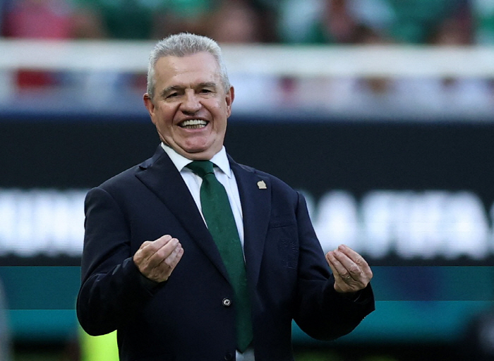 Soccer Football - FIFA World Cup 2026 - Group A - Mexico v South Korea - Estadio Guadalajara, Guadalajara, Mexico - June 18, 2026 Mexico coach Javier Aguirre reacts REUTERS/Paul Childs
