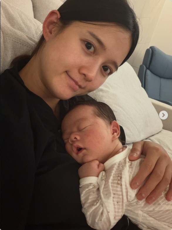 Nam Bora, Even Without Time to Eat... 'I’d Be Happy Even If My Wrist Fell Off' — A Mother’s Heartwarming Parenting Story