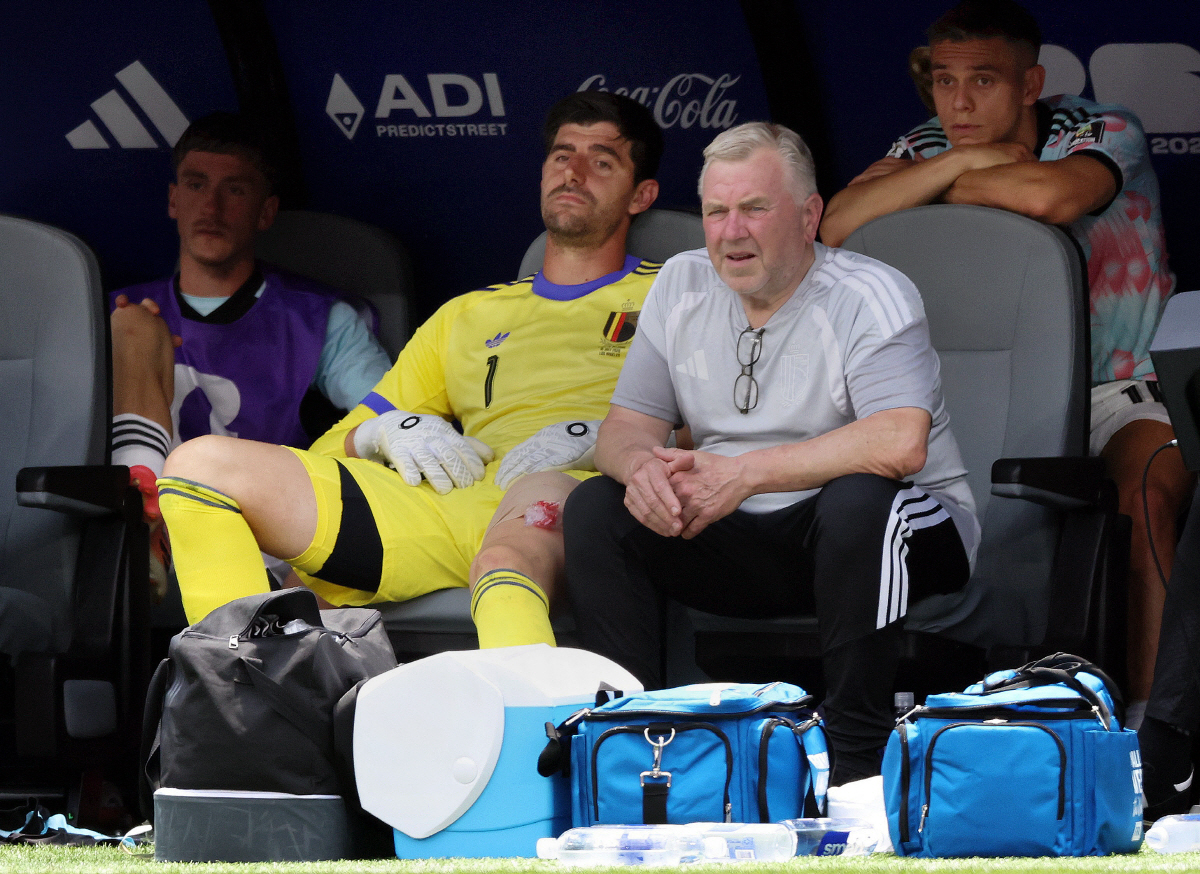 Soccer Football - FIFA World Cup 2026 - Quarter Final - Spain v Belgium - Los Angeles Stadium, Inglewood, California, U.S. - July 10, 2026 Belgium's Thibaut Courtois looks dejected after being substituted off following an injury IMAGN IMAGES via Reuters/Kiyoshi Mio