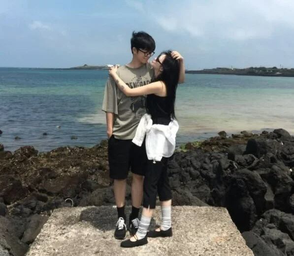 Kim Gu-ra's son Geuri rushes home during filming to care for his girlfriend with a cold, earning praise as an ultimate romantic on 'Study King Jin Genius'
