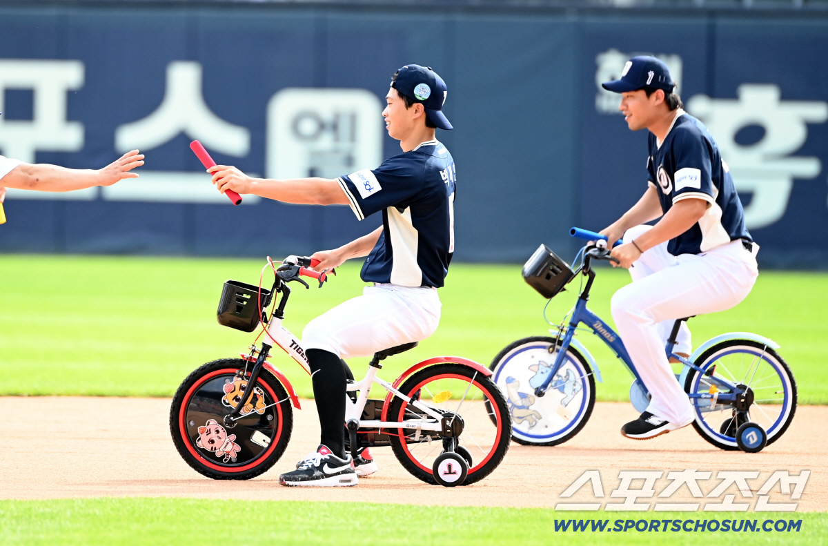 11일 잠실야구장에서 열린 2026 KBO 올스타전. 서머레이스에서 박재현과 류진욱이 질주하고 있다. 잠실=허상욱 기자 wook@sportschosun.com/2026.07.11/