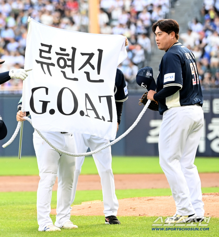 'GOAT' 류현진이, 꿈을 이룬 후배 고우석에게 "몇 년을 고생했다. 절실할 거다. 즐겼으면"
