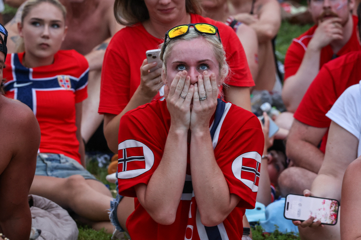 A Norway fan reacts they watch the World Cup quarterfinal football match between England and Norway, in Miami Beach, Florida, on July 11, 2026. (Photo by Giorgio Viera / AFP)