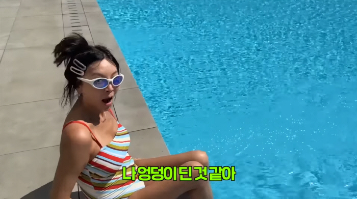 At 63, Hwang Shin-hye Shows Off an Incredibly Slim Figure... A Matching Swimsuit Shot With Her Daughter in Her 20s
