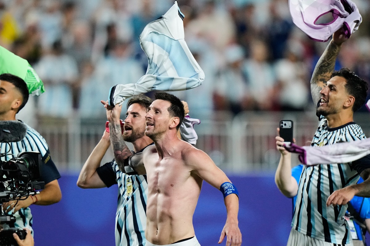Argentina's Lionel Messi, center, celebrates his team's victory over Switzerland in the World Cup quarterfinal soccer match in Kansas City, Mo., Saturday, July 11, 2026. (AP Photo/Charlie Riedel)