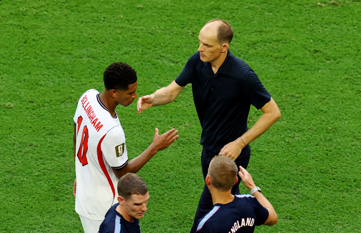 Soccer Football - FIFA World Cup 2026 - Quarter Final - Norway v England - Miami Stadium, Miami Gardens, Florida, U.S. - July 11, 2026 England manager Thomas Tuchel shakes hands with Jude Bellingham as he walks off the pitch after being substituted REUTERS/Marco Bello