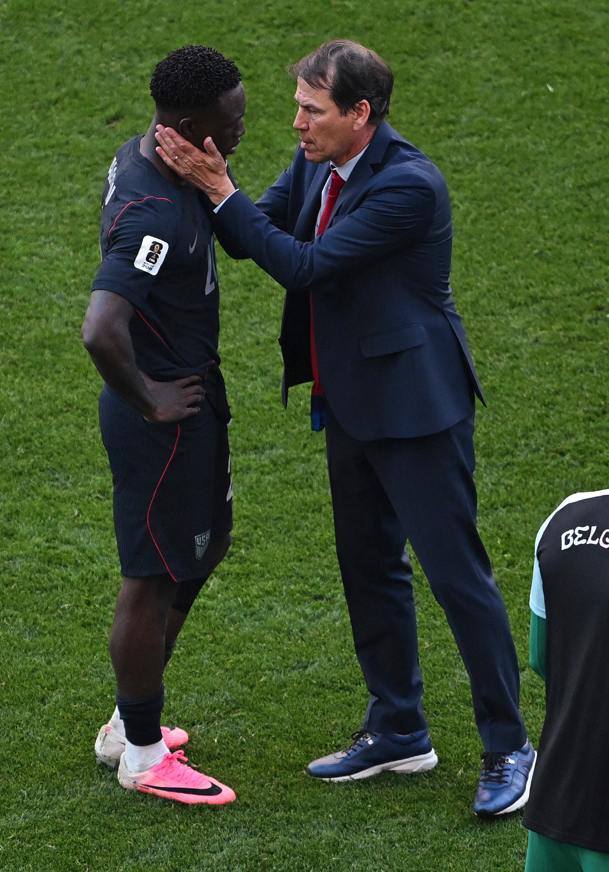 FIFA는 결국 침묵했다. 英 BBC의 직격탄 "콴사는 2경기 징계. 왜 발로군 징계는 취소했나" FIFA 징계위원장 묵묵부답