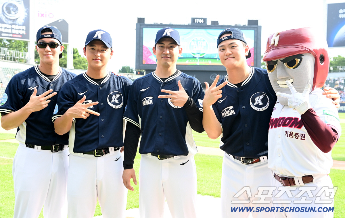 11일 잠실야구장에서 열린 2026 KBO 올스타전. 키움 히어로즈 올스타 안우진, 박준현, 유토, 김건희가 포즈를 취하고 있다. 잠실=허상욱 기자 wook@sportschosun.com/2026.07.11/