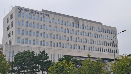 캄보디아 보이스피싱 '443억 사기' 조직원 전원 실형…주범 14년