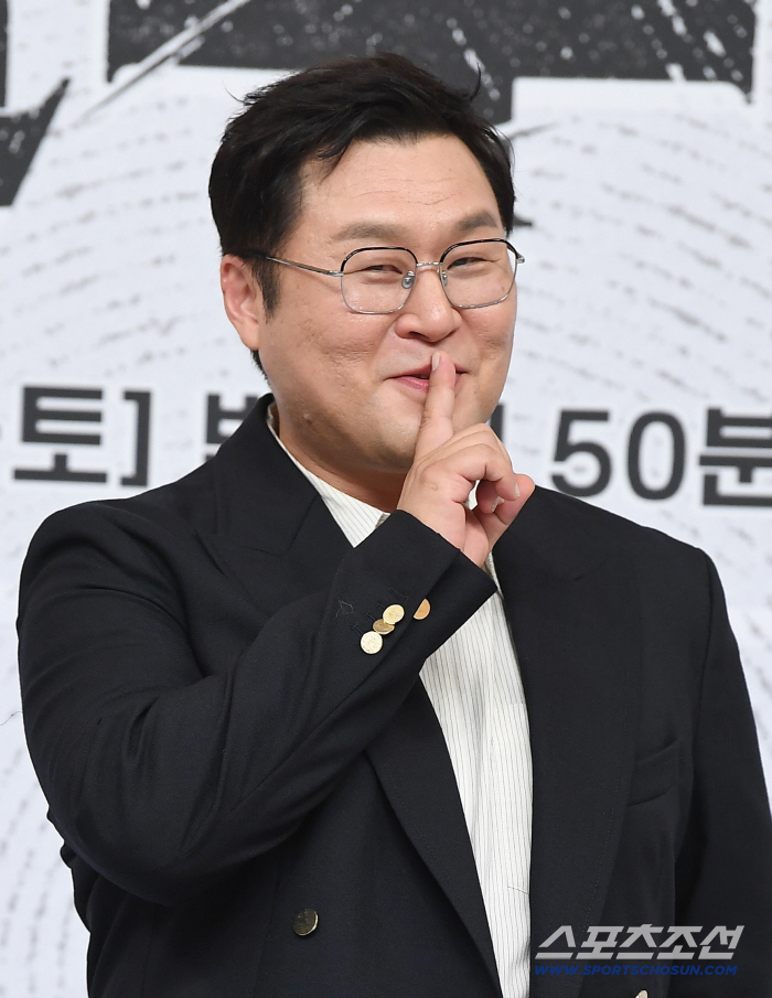 Yoon Kyung-ho begins 13-hour silence... After radio, he will also keep quiet at fan signing event SC Issue