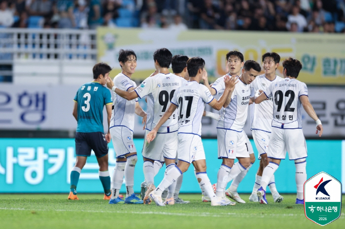 '치열한 2위+6위 싸움' 반환점 돈 K리그2, 진짜 승격 전쟁은 이제부터