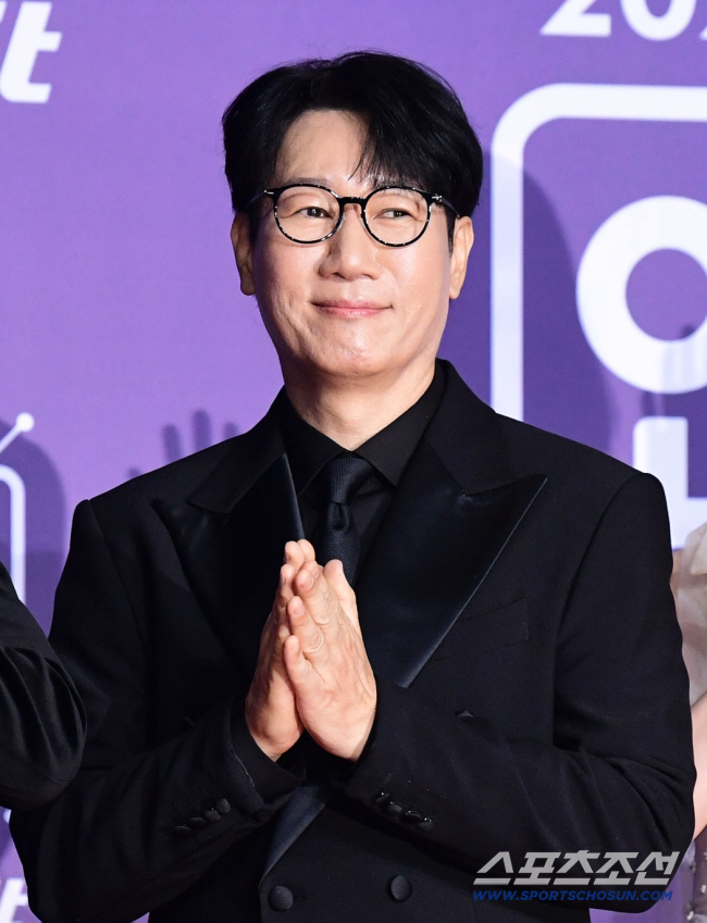 지석진, 틱톡 돌아오자마자 터졌다…4년 만 복귀 영상 480만뷰