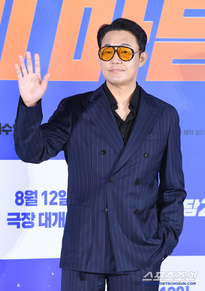 Park Sung-woong on reuniting with Uhm Jung-hwa in 'Okay! Madam 2' 'She was scared of me at our first shoot in the first film, and I almost got cut'