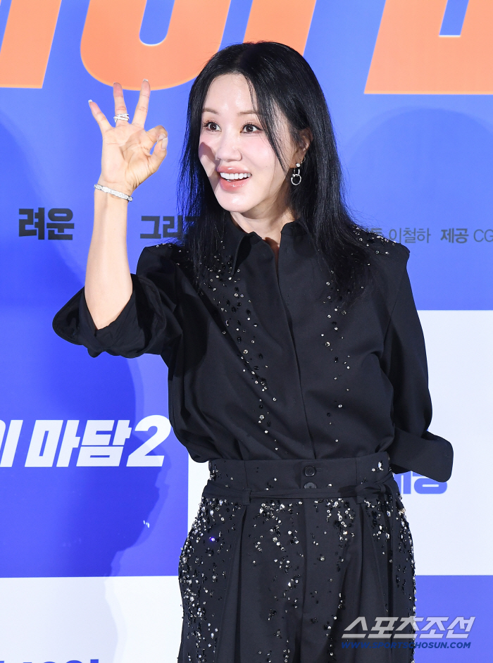 'Okay! Madam 2' Uhm Jung-hwa Says Cruise Action Will Be More Fun to Watch Than the First Film