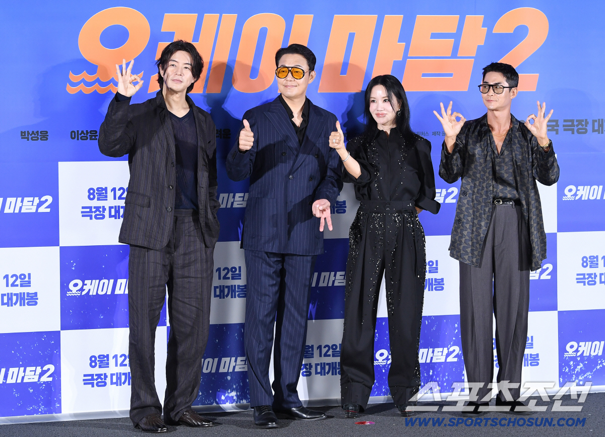 영화 '오케이마담2' 제작보고회가 13일 오전 서울 CGV용산아이파크몰에서 열렸다. 이상윤, 박성웅, 엄정화, 배정남이 함께 포즈 취하고 있다. 정재근 기자 cjg@sportschosun.com/2026.7.13/
