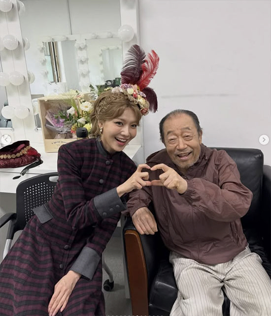 최수영, 정경호와 결별 후 더 단단해졌다…"일분일초 행복하게 즐길 것"