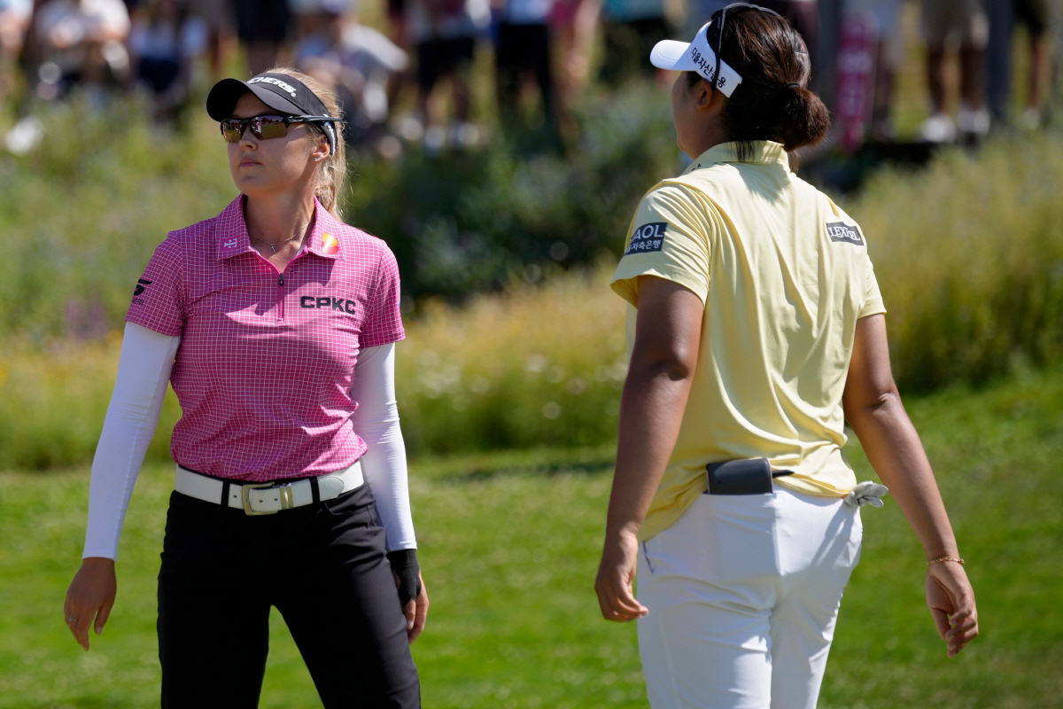 Brooke Henderson of USA, left, looks on as Haeran Ryu of South Korea, right, scored to win the Evian Championship women's golf tournament, in Evian, eastern France, Sunday, July 12, 2026. (AP Photo/Laurent Cipriani)