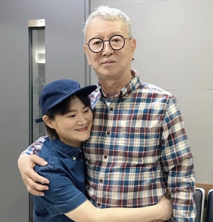 A Year After His Death, a 'Jeon Yu-seong Show Without Jeon Yu-seong'... Kim Shin-young to Take the Stage in Busan