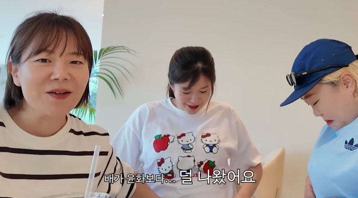 Hong Yoon-hwa, After Losing 40 kg, Says, 'My Belly Is Bigger Than Pregnant Kim Seung-hye's'