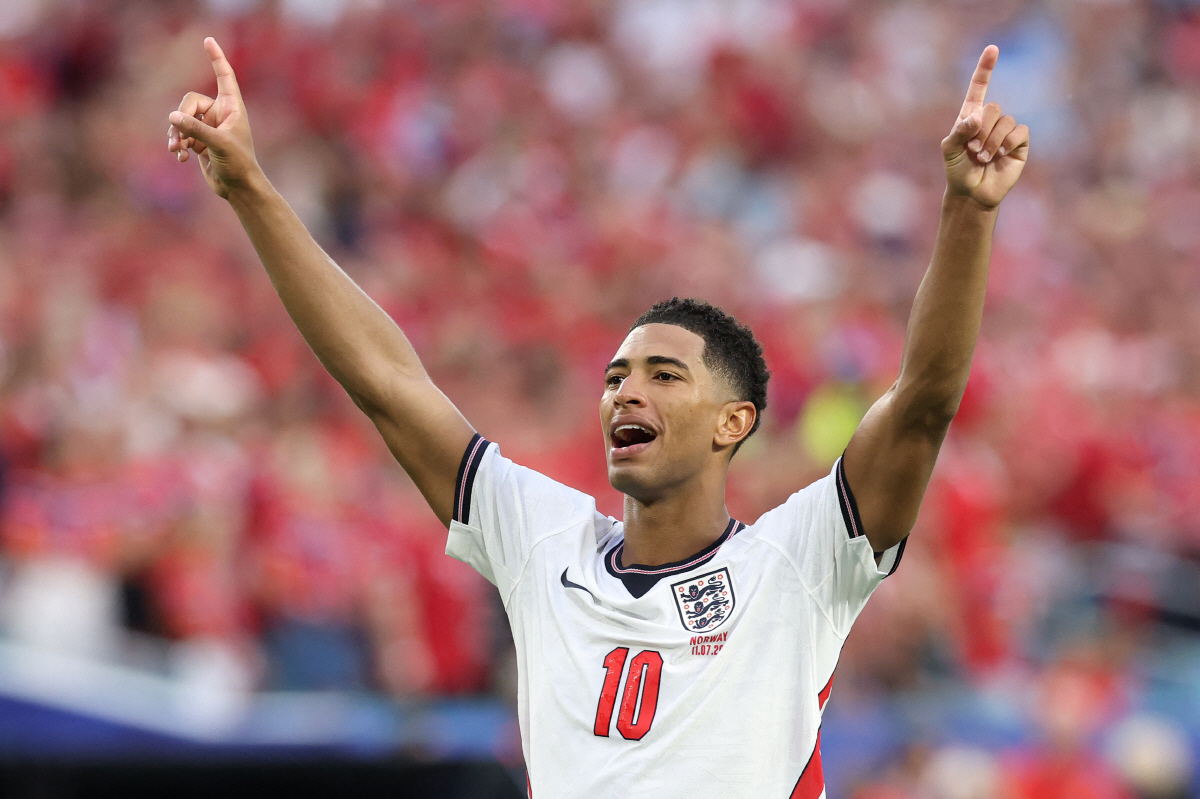MIAMI GARDENS, FLORIDA - JULY 11: Jude Bellingham #10 of England celebrates after winning the FIFA World Cup 2026 Quarter Final match between Norway and England at Miami Stadium on July 11, 2026 in Miami Gardens, Florida. Justin Setterfield/Getty Images/AFP (Photo by Justin Setterfield / GETTY IMAGES NORTH AMERICA / Getty Images via AFP)