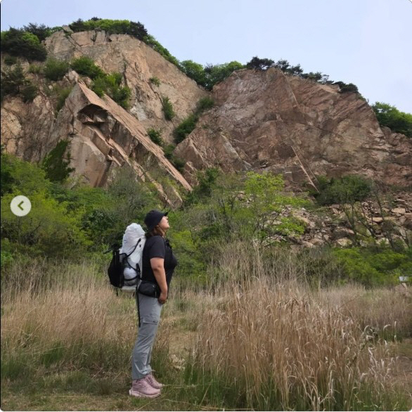 Pungja’s 33 kg Weight Loss Shows in Photos, with a Noticeably Slimmer Fit in Hiking Gear