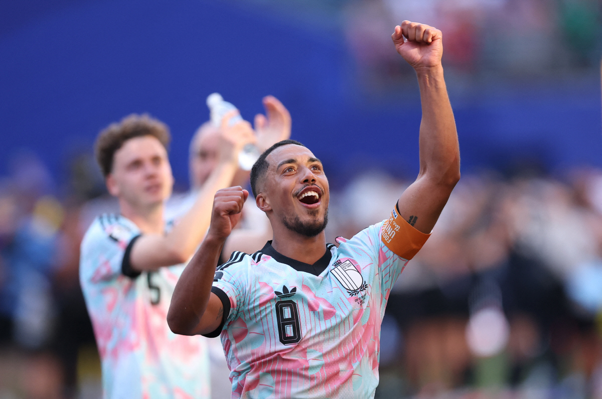 SEATTLE, WASHINGTON - JULY 06: Youri Tielemans #8 of Belgium applauds fans after the 4-1 victory during the FIFA World Cup 2026 Round of 16 match between USA and Belgium at Seattle Stadium on July 06, 2026 in Seattle, Washington. Luke Hales/Getty Images/AFP (Photo by Luke Hales / GETTY IMAGES NORTH AMERICA / Getty Images via AFP)