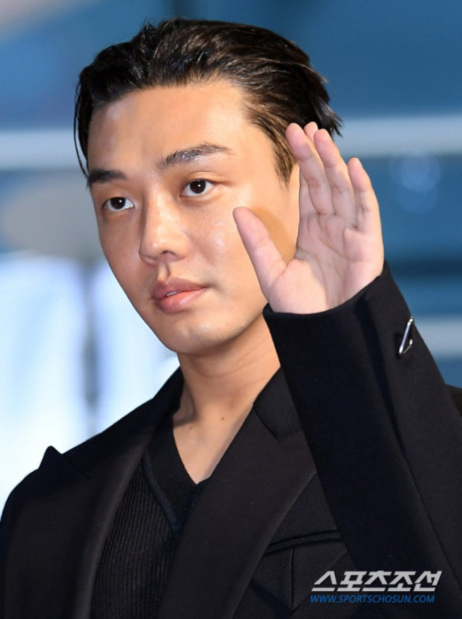 '5개월만 석방' 유아인, '호프' VIP 시사회 등장..모자 쓰고 조용히 참석 [SC이슈]