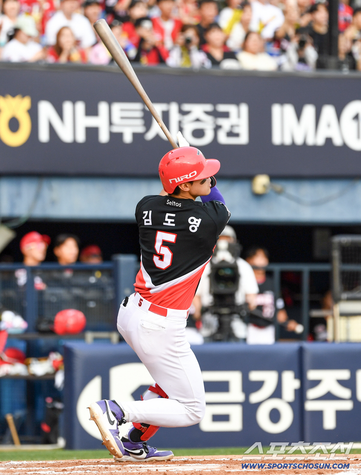 28일 잠실구장에서 열린 두산과 KIA의 경기. 6회초 1사 KIA 김도영이 2루타를 날리고 있다. 잠실=박재만 기자 pjm@sportschosun.com/2026.06.28/