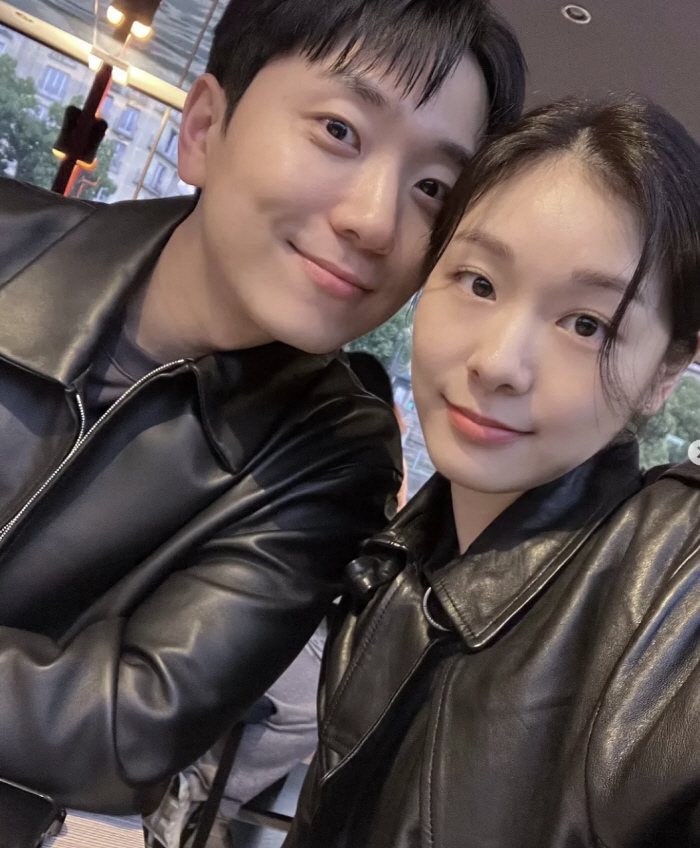Ko Woo-rim Takes Kim Yuna Back to This Place... Sweet Date Caught on Camera 'Happy and Grateful'