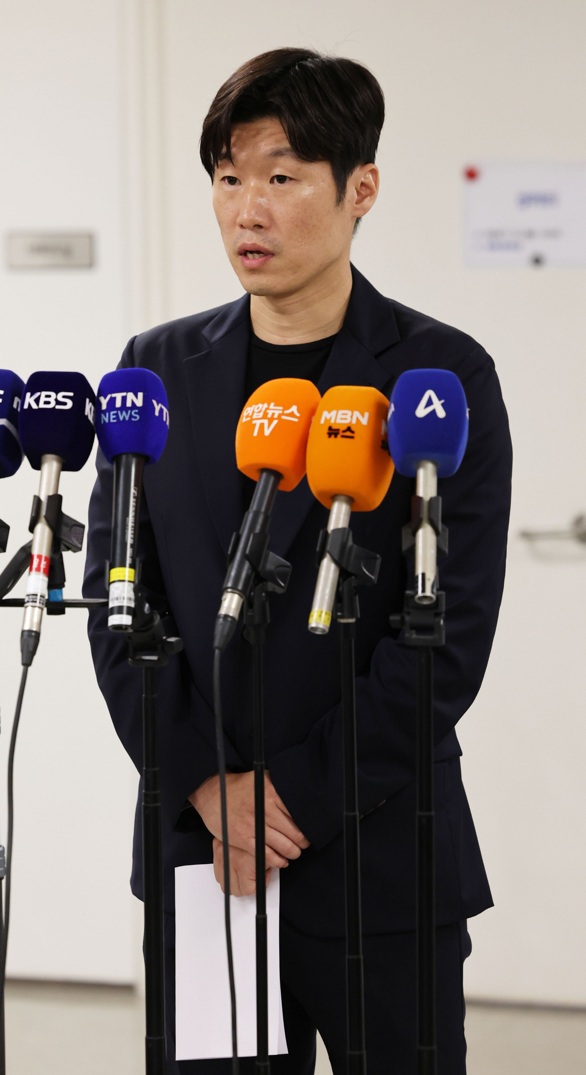 K-축구혁신위원회 회의 결과 밝히는 박지성 (서울=연합뉴스) 한종찬 기자 = 13일 서울 종로구 국립현대미술관에서 열린 K-축구혁신위원회 회의에서 공동위원장을 맡은 박지성 국제축구연맹(FIFA) 분과위원회 위원이 회의 결과 관련 브리핑을 하고 있다. 2026.7.13 saba@yna.co.kr(끝)
