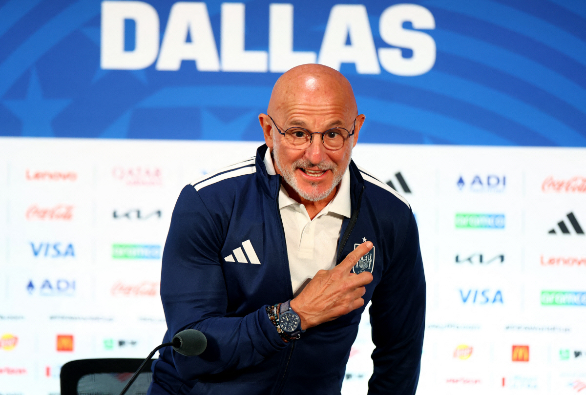 Soccer Football - FIFA World Cup 2026 - Spain Press Conference - Dallas Stadium, Arlington, Texas, U.S. - July 14, 2026 Spain coach Luis De La Fuente during the press conference REUTERS/Hannah Mckay