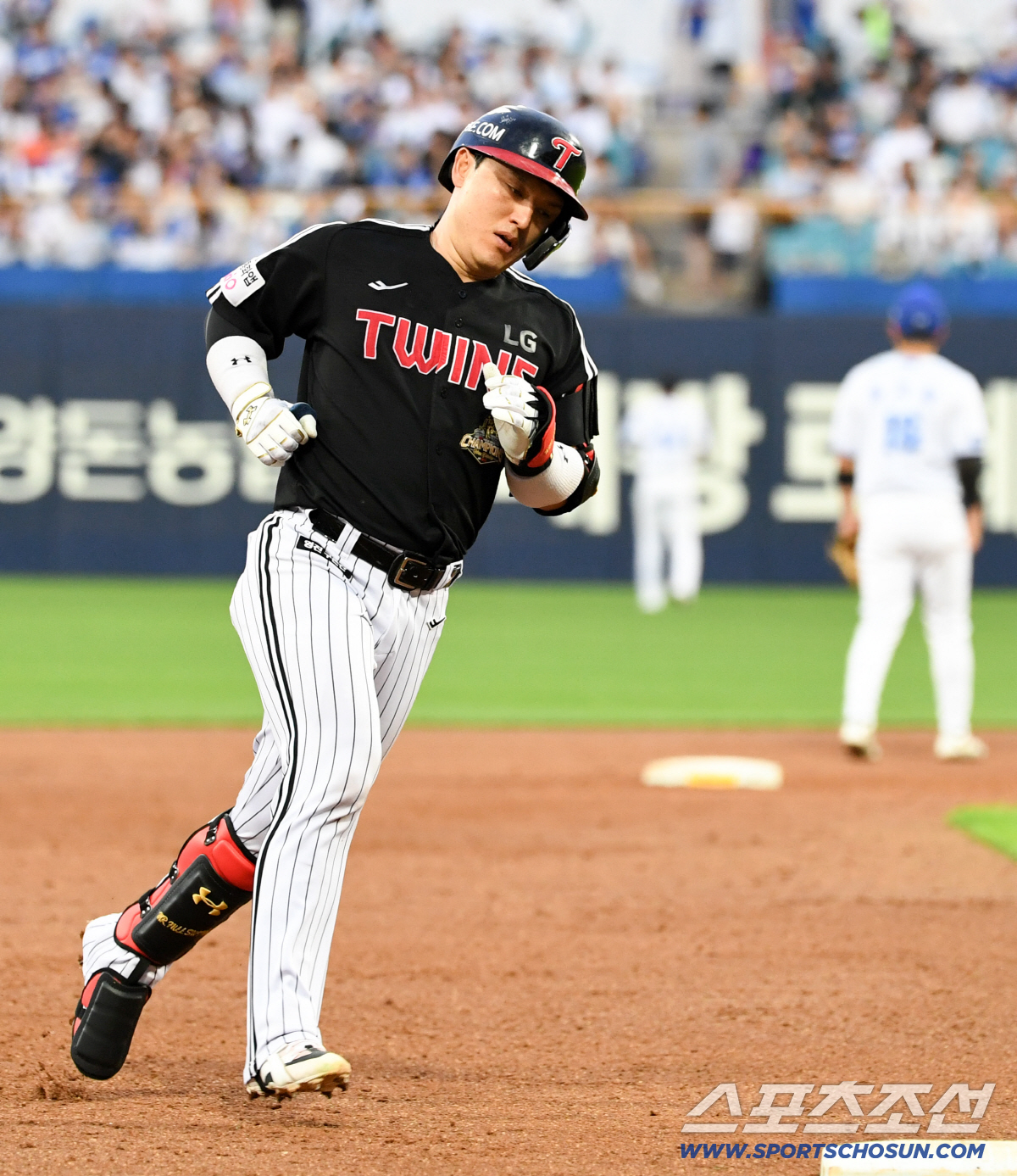 7일 대구 라이온즈파크에서 열린 삼성과 LG의 경기. 4회초 1사 1루 LG 박동원이 투런포를 날린 뒤 환호하고 있다. 대구=박재만 기자 pjm@sportschosun.com/2026.07.07/