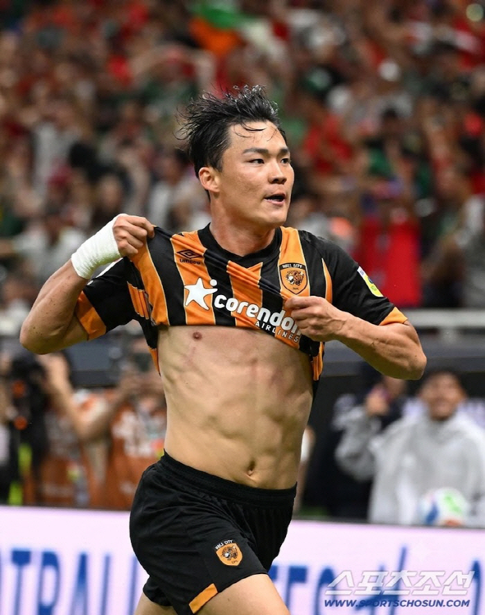 이럴 수가 '월드컵 스타' 오현규,  韓 21호 프리미어리거 불발 유력...'EPL 승격' 헐시티 이적설 루머 가능성