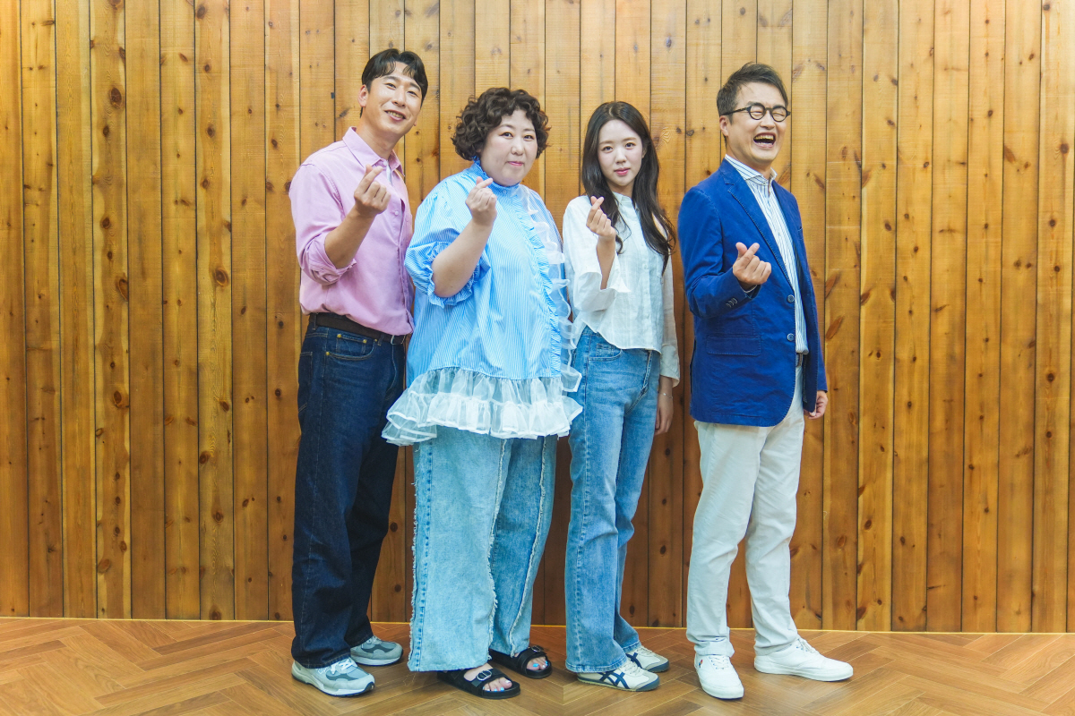 Ji Ye-eun, who is "earning her keep," teams up with Mirage and Yang Sang-guk for a historical cooking variety show, "What Did the King Eat?" [Full]