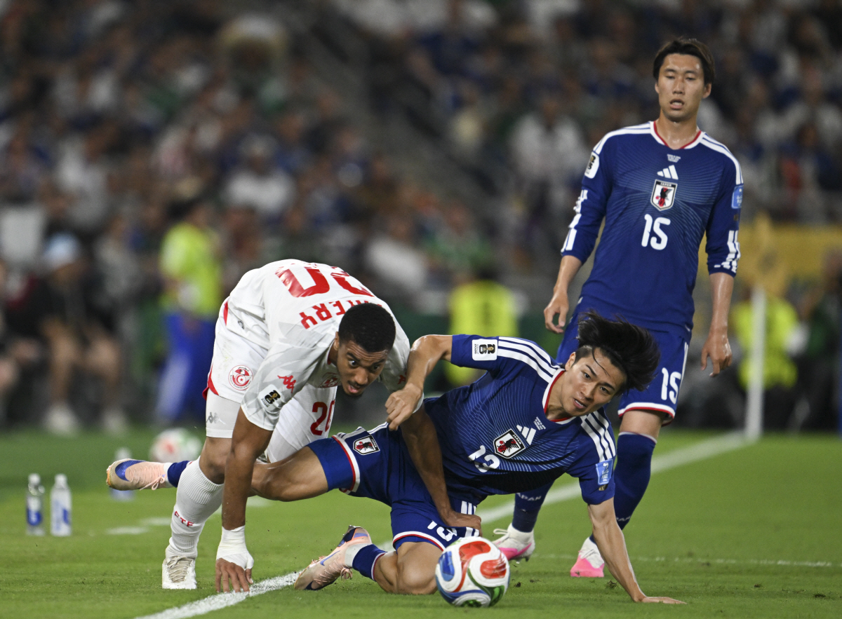 (260621) -- MONTERREY, June 21, 2026 (Xinhua) -- Yan Valery (front L) of Tunisia vies with Nakamura Keito (front R) of Japan during the group F match between Japan and Tunisia at the 2026 FIFA World Cup at Estadio Monterrey in Monterrey, Mexico, on June 20, 2026. (Photo by Lucio Tavora/Xinhua)