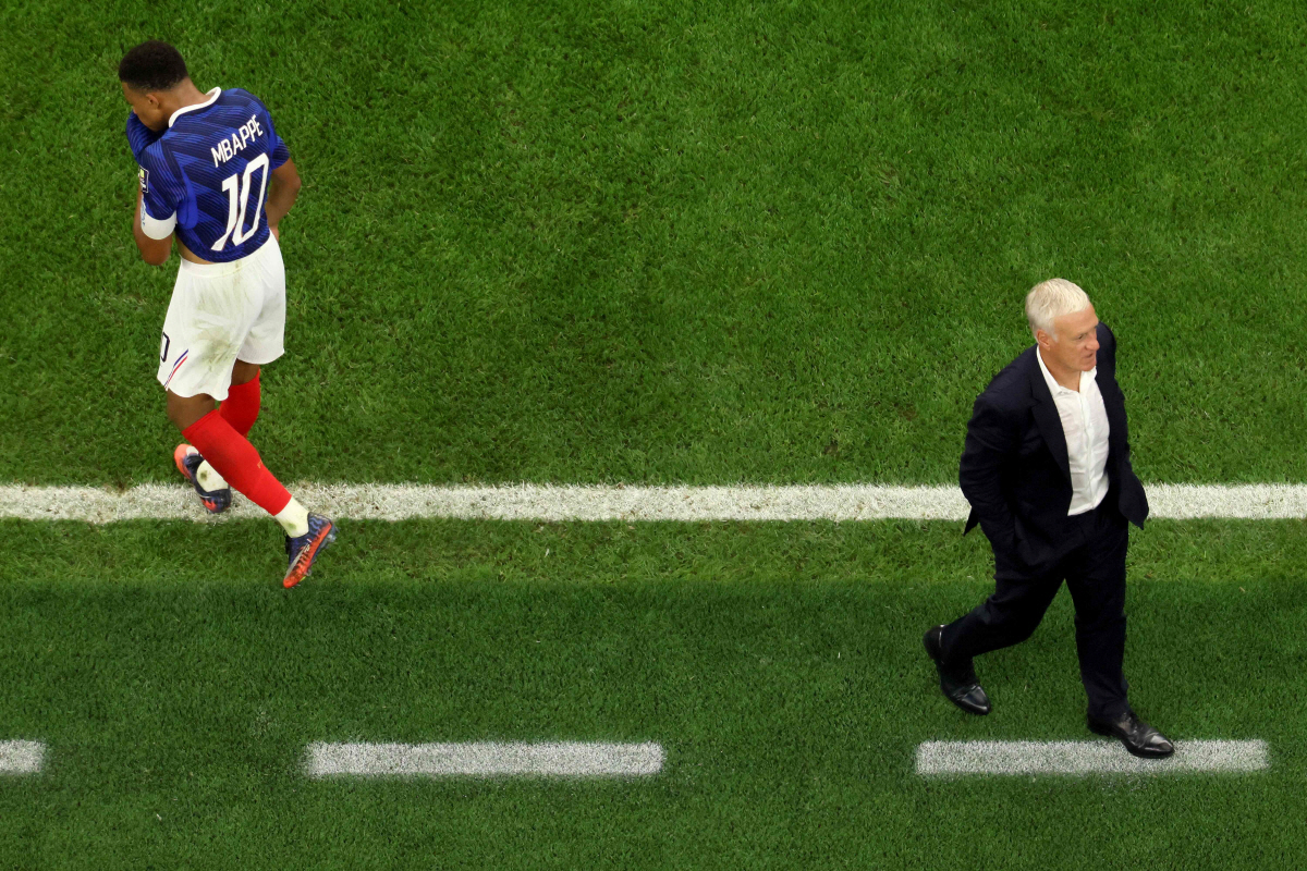 TOPSHOT - France's forward #10 Kylian Mbappe (L) and France's head coach Didier Deschamps react after losing the 2026 World Cup football tournament semi-final match between France and Spain at the Dallas Stadium in Arlington on July 14, 2026. (Photo by Odd ANDERSEN / AFP)