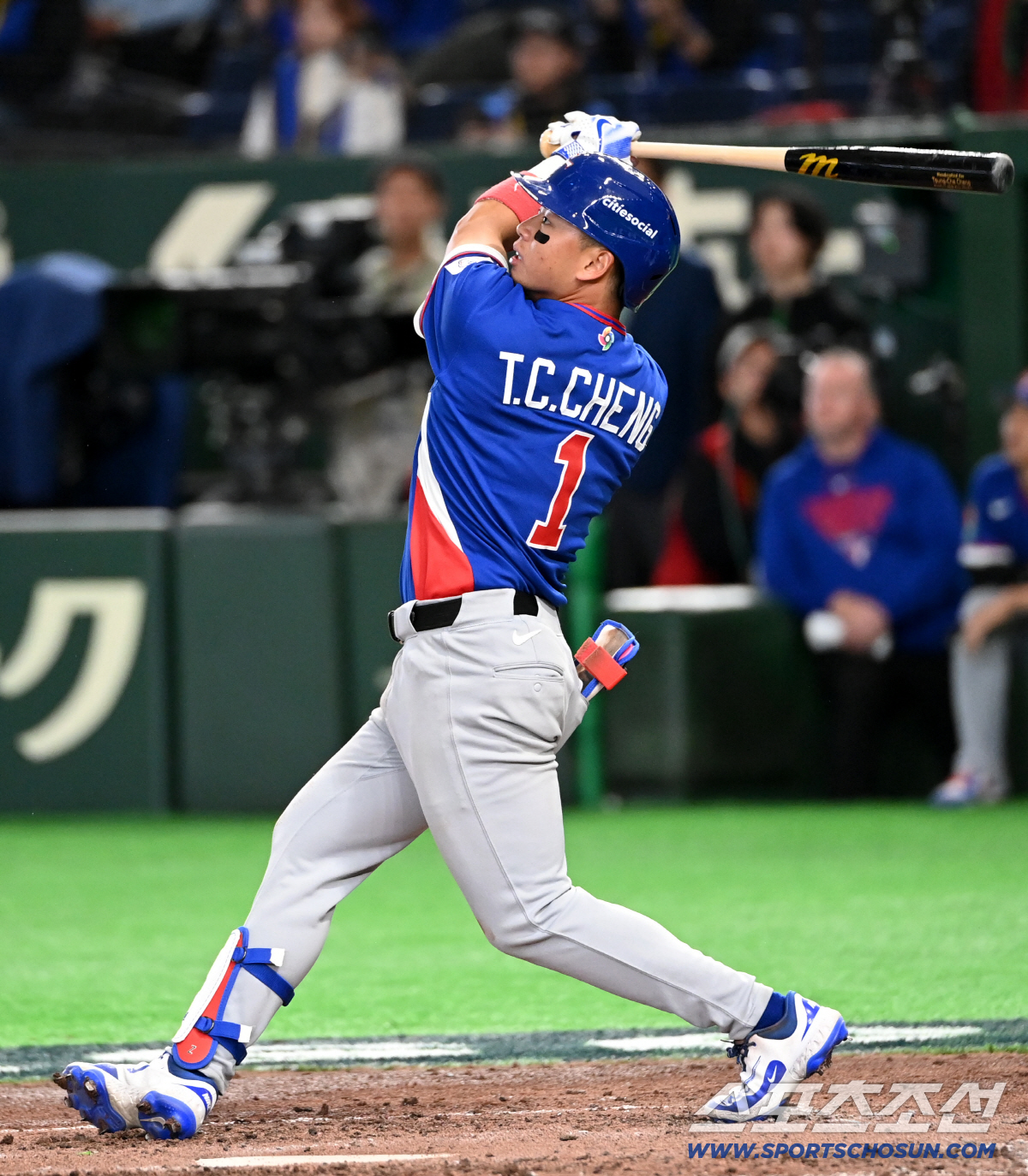 8일 일본 도쿄돔에서 열린 WBC(월드베이스볼클래식) 한국과 대만의 경기, 6회초 정쭝저가 재역전 솔로홈런을 치고 있다. 도쿄(일본)=허상욱 기자 wook@sportschosun.com/2026.03.08/